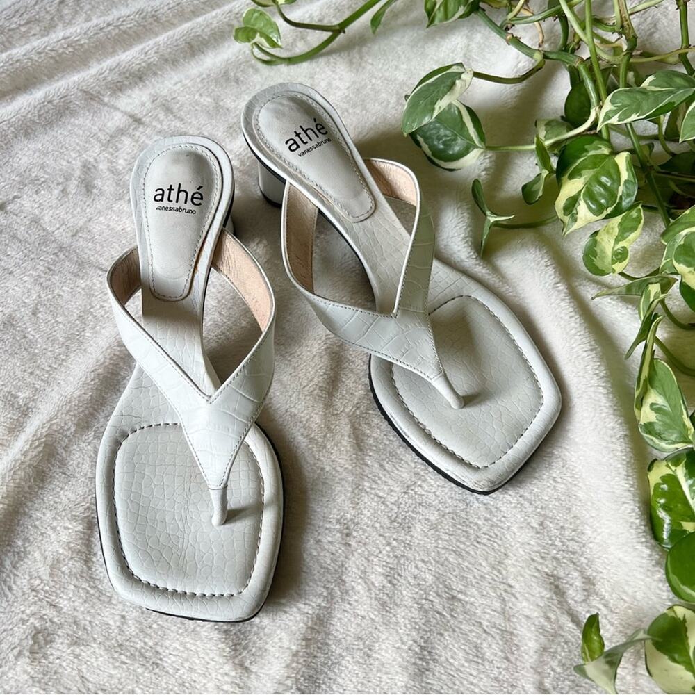 Athé Vanessa Bruno White Croc Embossed Leather Block Heel Sandals